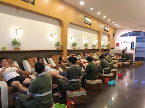 Chạm Massage & Spa thường xuyên đông khách vào cuối tuần 