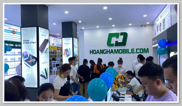 Hoàng Hà Mobile Quy Nhơn không gian lớn khách hàng dễ dàng trải nghiệm